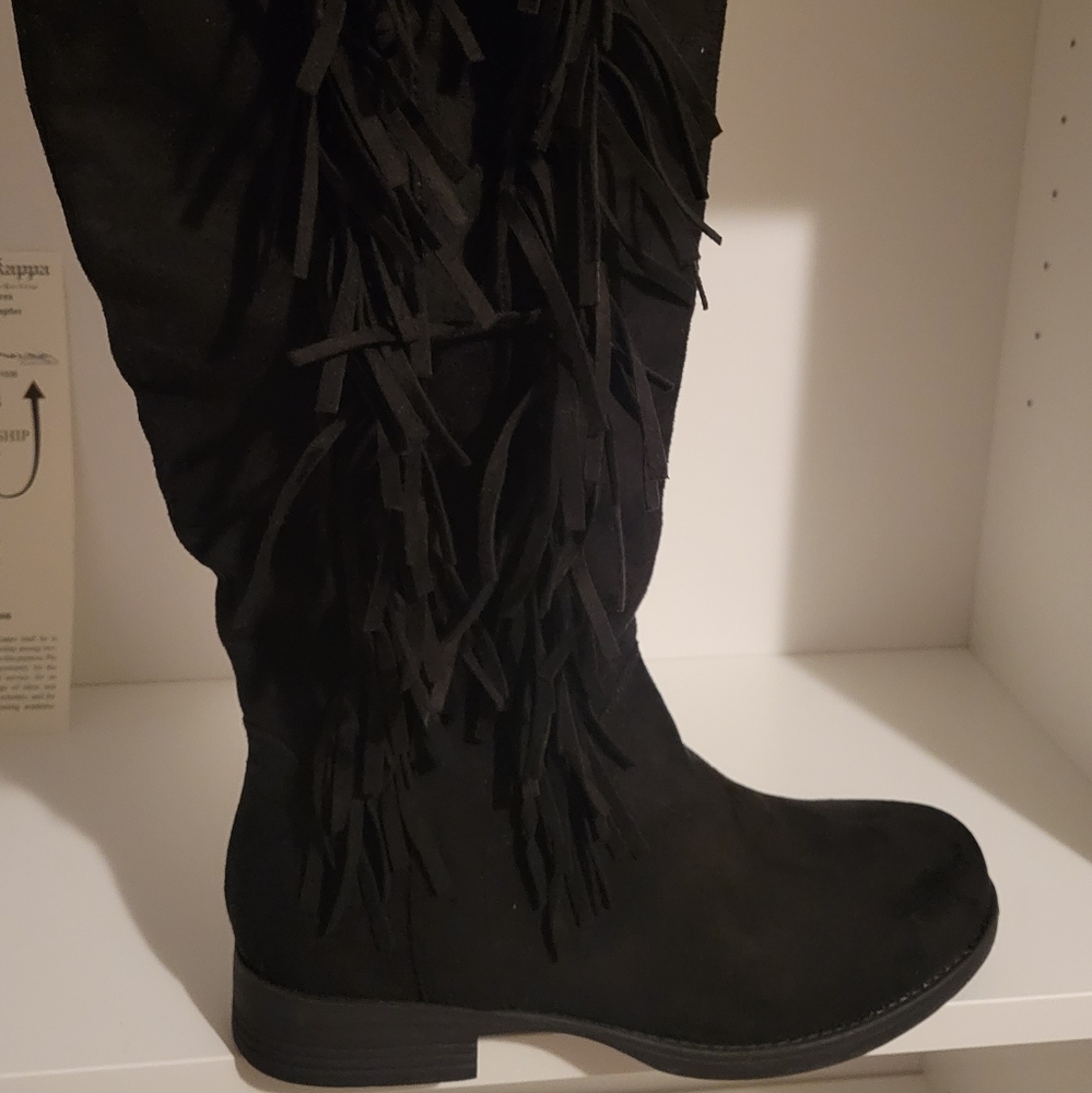 Black fringe boots